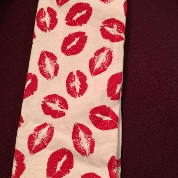 3 New Dish towels 1 Lips &  2 Heart - Gorgeous - Picture 4 of 4
